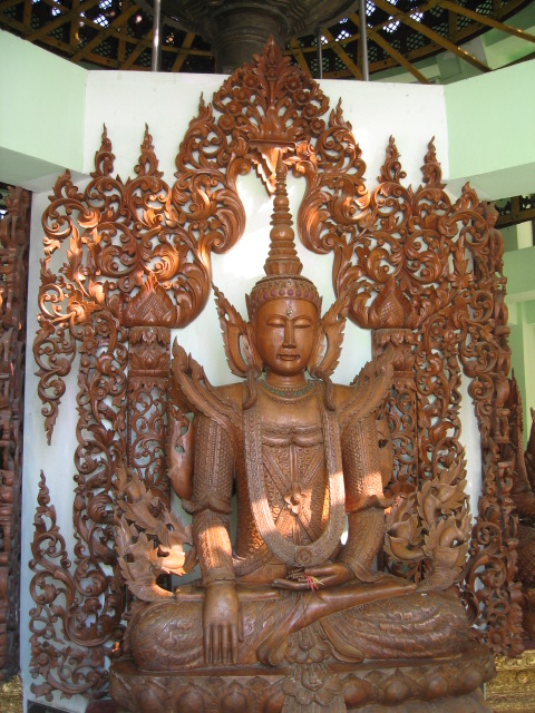 Shwedagon Sakyamuni Buddha